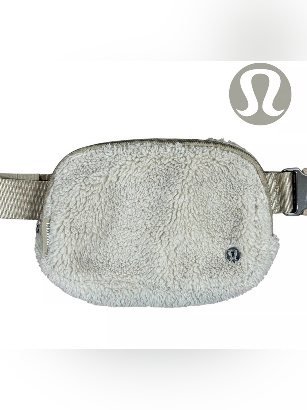 Lululemon Sherpa Zip Pouch in Ivory
